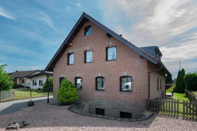 Schmuckstück. Wunderschönes Domizil – mit tollem Raumangebot für die große Familie.