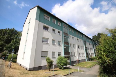 3 Raum Wohnung mit Balkon und Tageslichtbad!