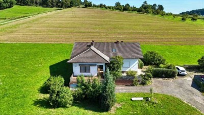 Renovierungsbedürftiges EFH im Bungalowstil mit großem Grundstück