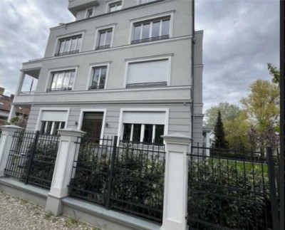 Exklusive 2-Zimmer-Wohnung mit gehobener Innenausstattung mit EBK in Berlin Lichterfelde (Steglitz)
