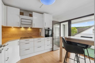 ! Wohntraum mit Weitblick ! Helle Dachgeschosswohnung mit Balkon und Garage in Küdinghoven