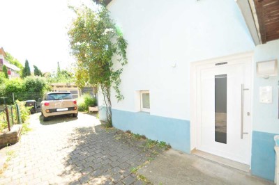 + Doppelhaushälfte mit großem Garten - PKW-Stellplatz - überdachte Terrasse & Balkon +