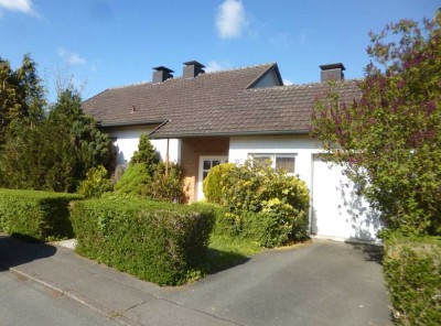 Einfamilienhaus mit Einliegerwohnung, Anbau, Garage und Garten zentral in Warburg!