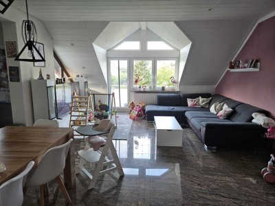 Helle 3 Zimmer Wohnung mit Balkon
