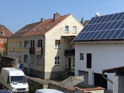 Ehemaliger Bauernhof mit Wohnhaus (10,5-Zimmer-Mehrfamilienhaus) in Bergrheinfeld