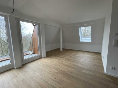 Helle 2-Zimmer Dachgeschosswohnung mit Balkon