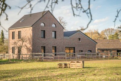 Juffernholz! Sanierter Historischer Pferdehof in unwiederbringlicher Lage von Flüren