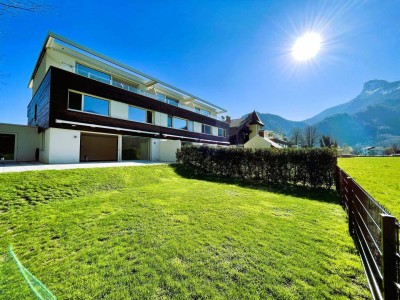 Luxus-Triplex-Townhouse am Mondsee mit Seegrund: Neubau Erstbezug mit 6,5 Zimmern, Lift, Garten und Terrassen