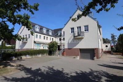 Möbliertes Dachgeschoss-Appartement mit Parkplatz in Ostseenähe
