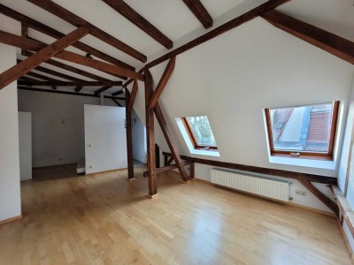 Loft-Charme unterm Dach – Perfekt für Studierende & Azubis!