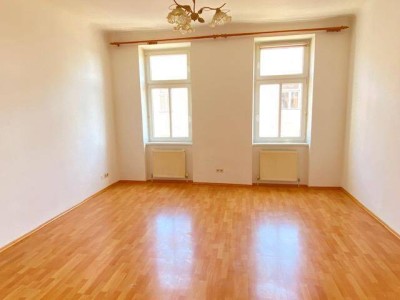 Altbauwohnung mit 2 geräumigen Zimmern