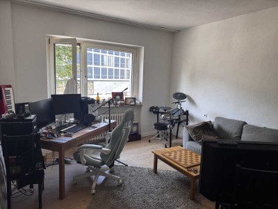 OBERKASSEL SUPER AUFGETEILTE 2 ZIMMERWOHNUNG IN ZENTRALER LAGE