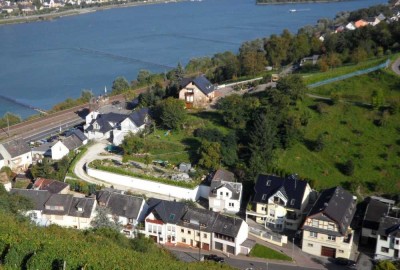 -- Gepflegte 4ZKB Masionette-Wohnung mit EBK, Balkon und Garage in Rheindiebach --