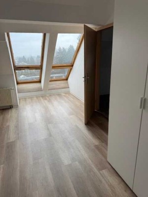 Schöne 2R-Wohnung mit Badewanne sucht Sie!