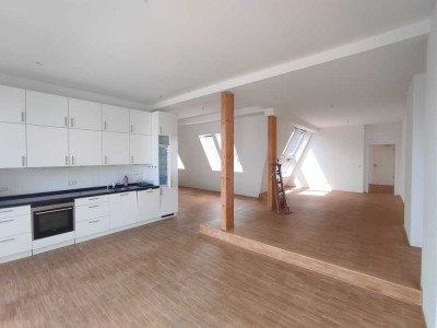 Exklusives Penthouse im Winsviertel  / Lift / Terrasse / hohe Räume / Sofortbezug