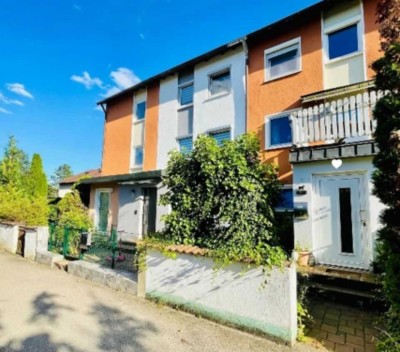 Sonniges, grosszügiges Reihenmittelhaus ca. 160 m², Terrasse, zwei Balkone, Gärten