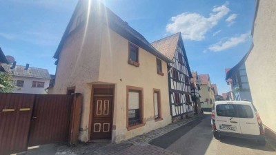 Renovierungsbedürftiges Einfamilienhaus in ruhiger Lage von Hemsbach mit Garten zu verkaufen