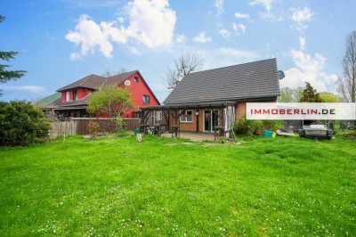 IMMOBERLIN.DE - Gepflegtes Einfamilienhaus mit Gartenidylle in ländlicher Ruhelage