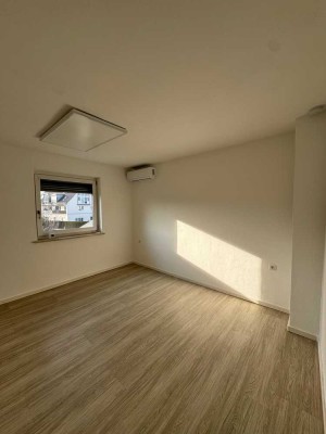 Nachmieter gesucht! Helle 2,5-Zimmer-Wohnung mit Balkon in Karlsfeld