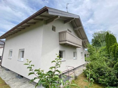 Einfamilienhaus mit großem und schönem Garten in Mitterfelden.