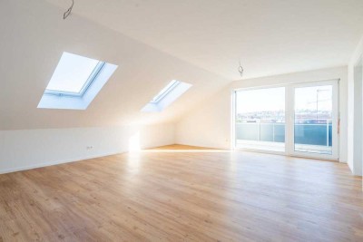 Erstbezug! Komfortable, große 3-Zimmer-Wohnung mit Balkon und TG-Stellplatz.