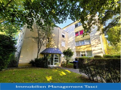 Wohnung mit gemütlichem Balkon. Ein Ort zum Entspannen