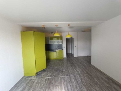 Exklusive, modernisierte 4-Zimmer-Wohnung mit Balkon und Einbauküche in Mülsen