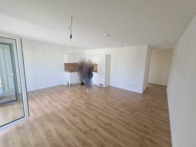 4 Zimmer mit offener Küche und Balkon