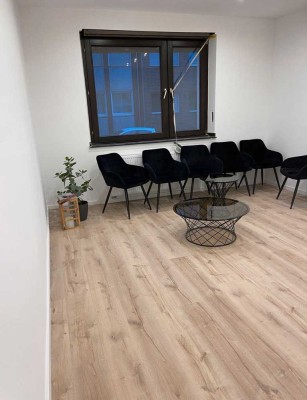Freundliche, modernisierte 4-Zimmer-Wohnung mit gehobener Innenausstattung in Mönchengladbach