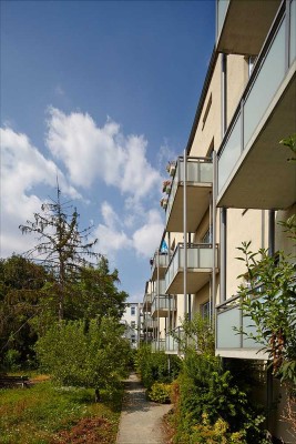 Alles was man braucht: ca 30 m2 Wohnzimmer+ ca 8,5 m2 großem Balkon!