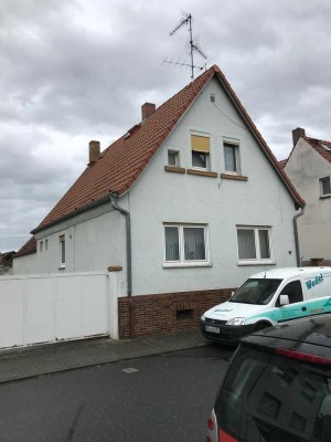 Preiswertes, großes und vollständig renoviertes Haus mit vier Zimmern und Einbauküche in Biebesheim