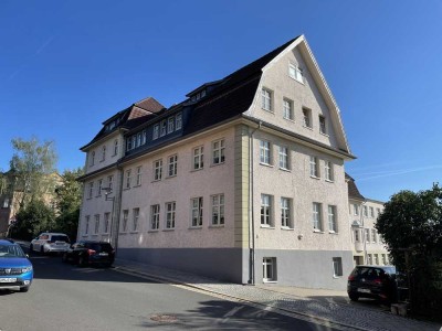 Lichtdurchflutete, geräumige 1-Zimmer-Wohnung mit Einbauküche und Stellplatz im Herzen von Sonneberg