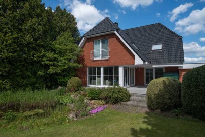Exklusiv ausgestattetes Einfamilienhaus mit Vollkeller und Doppelgarage