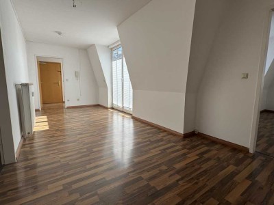 Helle 3-Zimmer-Dachgeschosswohnung mit EBK & Balkon in Leipzig Zentrum-Südost