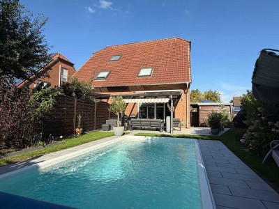 Doppelhaushälfte in Top Lage  - modernisiert mit Pool und Sauna!!!