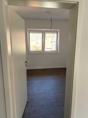 Schöne helle 3 Zimmerwohnung mit Balkon im 1.OG