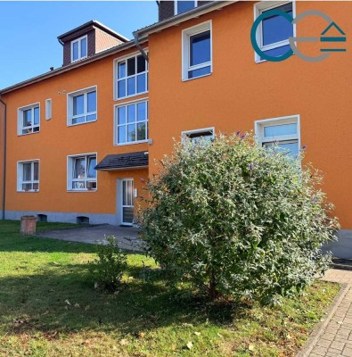 Schicke und renovierte 3-Zimmer-Wohnung in zentraler Lage mit Außenstellplatz!