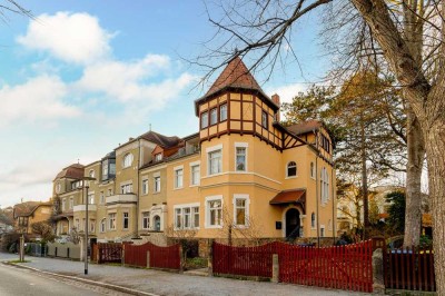 Die Besondere. Ihre ruhig gelegene Hochparterrewohnung mit großer Terrasse im Kulturdenkmal.