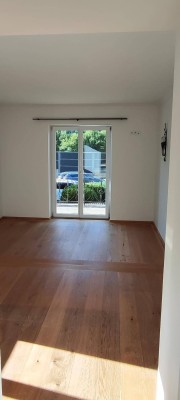 Helle 2-Zimmer Erdgeschosswohnung mit Balkon und Parkplatz