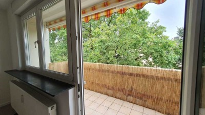 Freie und frisch renovierte 2-Zimmerwohnung mit Balkon in parkähnlicher Gegend von Langwasser