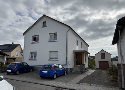 Zweifamilienhaus mit zwei Eigentumswohnungen, gr. Garten, Lorsch Mitte