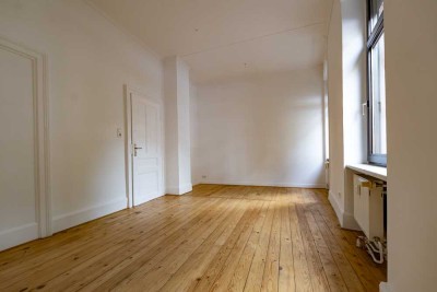 Bornheim: Altbau Zweizimmerwohnung