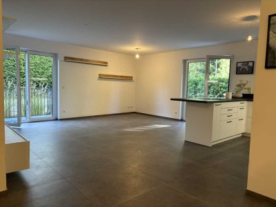 Neubau aus 2020 - Loft-Gartenwohnung in Aichach - sofort frei!