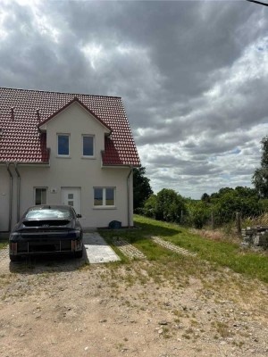 Haus mit Grundstück, ca 145m² ,  5 Zimmer, ruhiege Lage,  PKW Parkplätze, Energieeffizienz A+