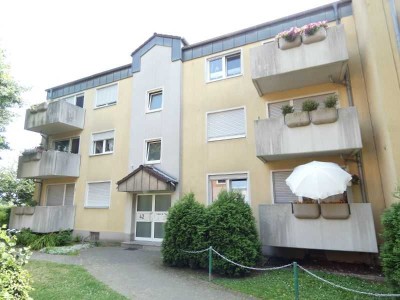 Schöne Erdgeschoss-Wohnung mit Balkon - wird demnächst komplett modernisiert