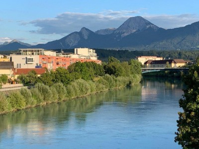 GEPFLEGTE MÖBLIERTE MIETWOHNUNG MIT BALKON UND STELLPLATZ IN ZENTRALER LAGE VON VILLACH - WOHNEN IN KÄRNTEN!