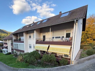 3 ZKB im 2.OG, ruhig gelegen, sehr gepflegt, seit 17 Jahren fest vermietet.