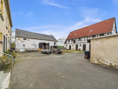 3-Seitenhof mit viel Ausbaupotenzial und großem Grundstück