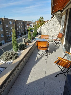 Modernisierte Terrassenwohnung mit 3,5 Zimmern und EBK