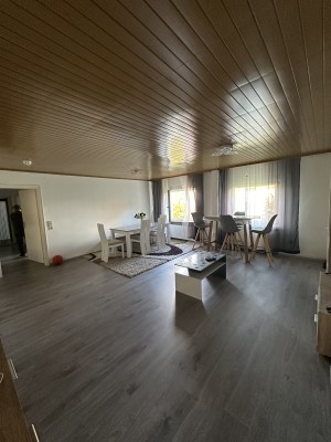 Helle 2-Zimmer-Wohnung mit Balkon und Stellplatz in Ludwigsburg. Geeignet für Paare oder Einzelperson